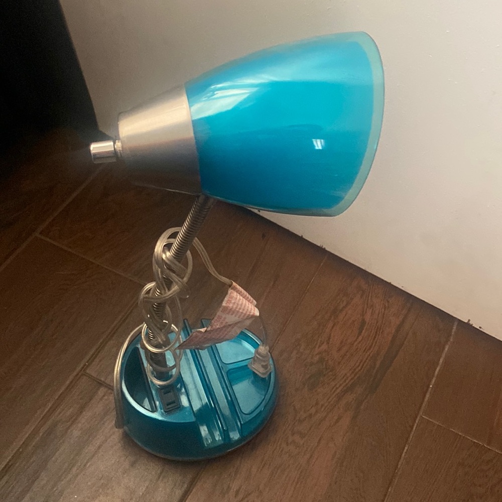 Desk lamp